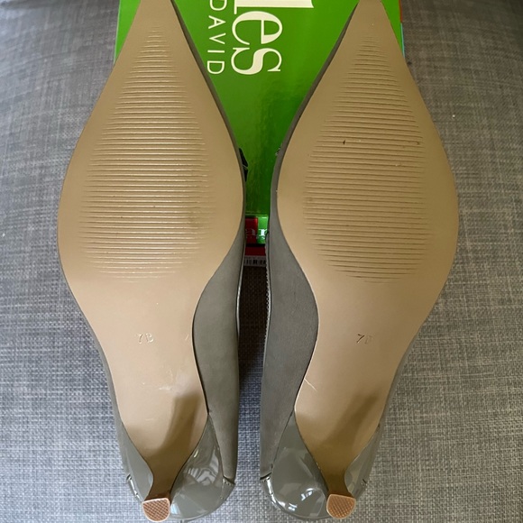 Charles by Charles David Grey Combo Dizzie Kitten Heel Pumps US 7 (M, B) - Picture 6 of 8